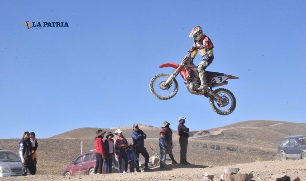 Motociclismo orureño cierra temporada con emocionante competencia