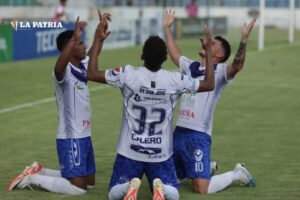 Jugadores de GV San José celebran el gol anotado a San Antonio
