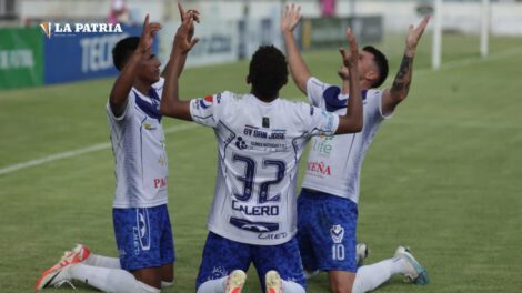 Jugadores de GV San José celebran el gol anotado a San Antonio