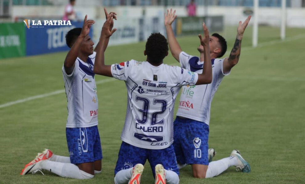 Jugadores de GV San José celebran el gol anotado a San Antonio