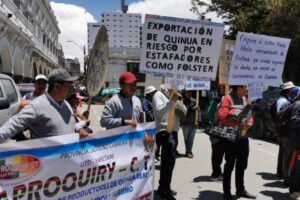 Movilización de productores de Quinua exigen cancelación millonaria