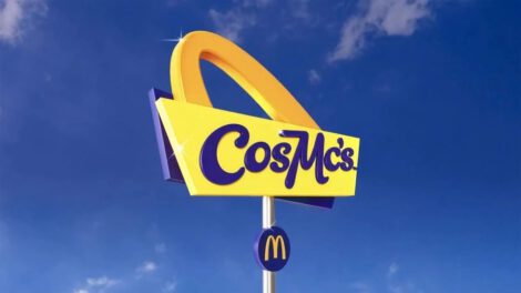 Logo de CosMc's, una franquicia propia de McDonald's centrada en la exploración de bebidas