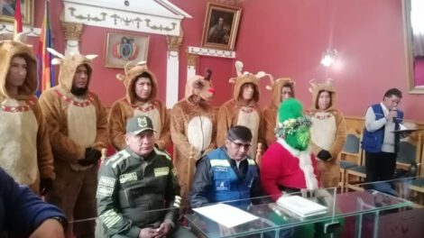 Caravana Navideña con renos voladores en Oruro