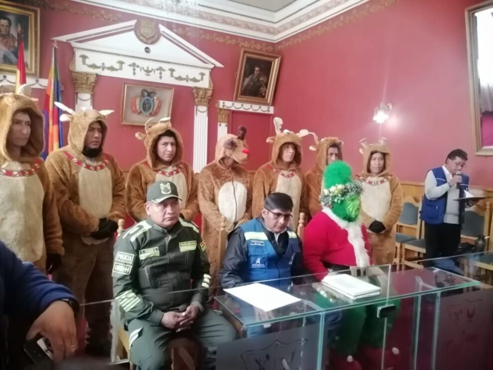 Caravana Navideña con renos voladores en Oruro