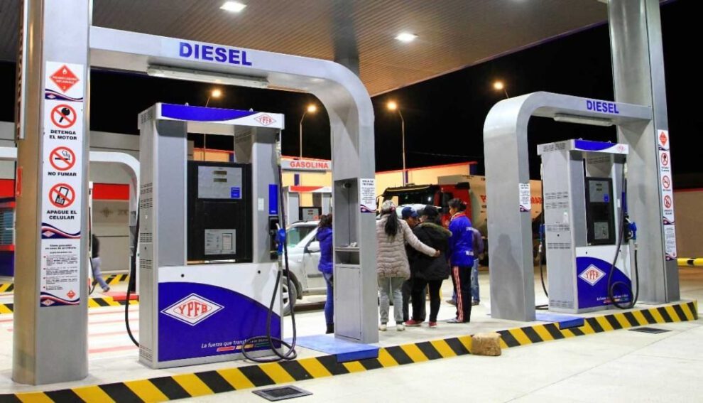 Escasez de combustible en La Paz afecta a varios municipios y localidades