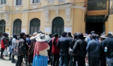Movilización de los Vecinos de la Junta Vecinal Pucara pidiendo regularización documental