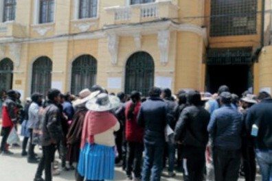 Movilización de los Vecinos de la Junta Vecinal Pucara pidiendo regularización documental