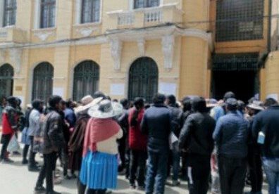 Movilización de los Vecinos de la Junta Vecinal Pucara pidiendo regularización documental