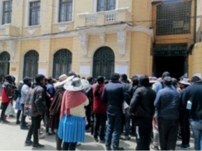 Movilización de los Vecinos de la Junta Vecinal Pucara pidiendo regularización documental