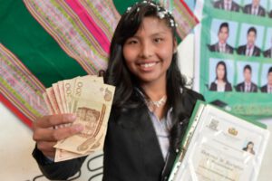 Incentivo económico para bachilleres destacados en Oruro