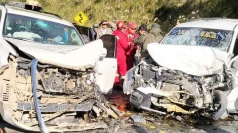 Choque en Yungas deja ocho heridos
