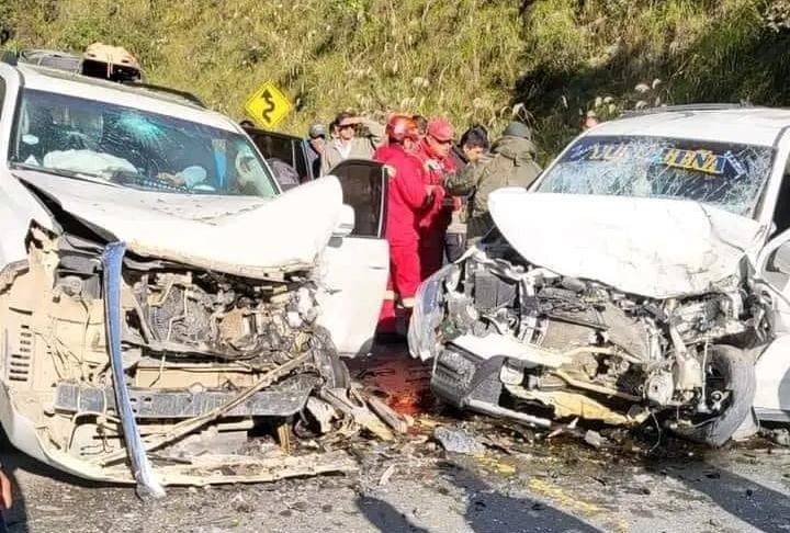 Choque en Yungas deja ocho heridos