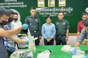 Mujer embarazada detenida en Camboya