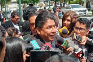 Ministro de Justicia Iván Lima denuncia intento de favorecer a asesor jurídico