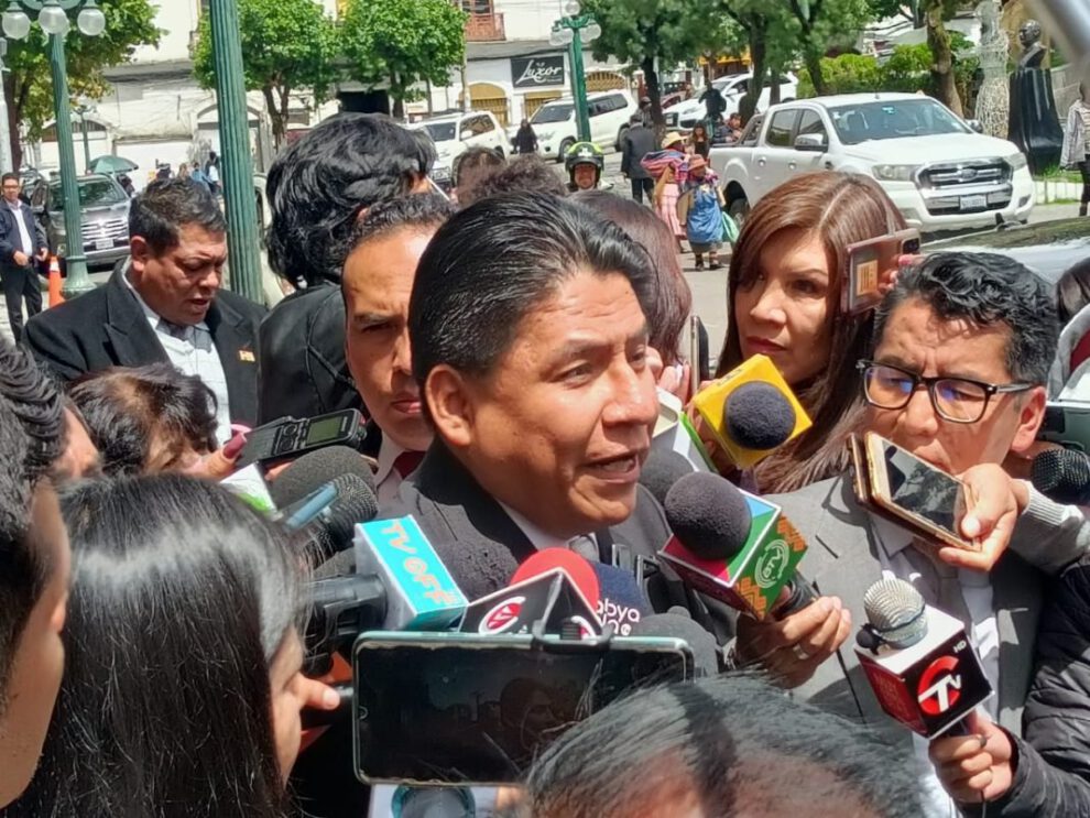 Ministro de Justicia Iván Lima denuncia intento de favorecer a asesor jurídico