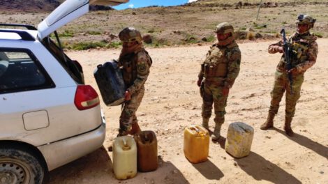 Contrabando en La Paz: efectivos militares confiscan combustible y cebolla