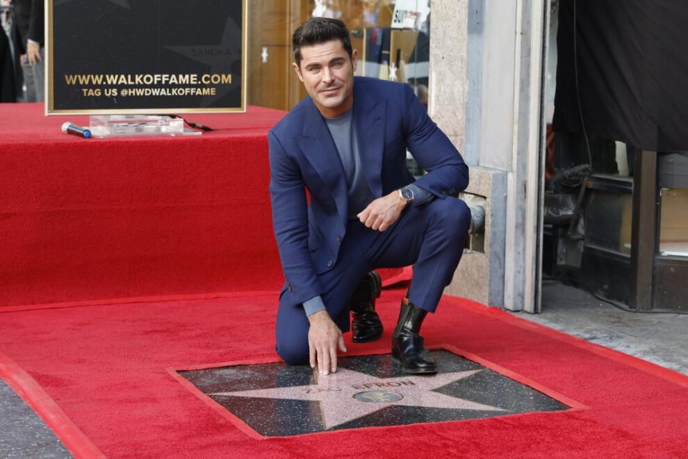 Zac Efron homenajea a Matthew Perry al recibir su estrella en el Paseo de la Fama de Hollywood