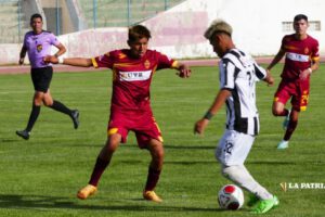 Semifinales del torneo de fútbol orureño entre CDT Real Oruro y Oruro Royal