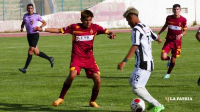 Semifinales del torneo de fútbol orureño entre CDT Real Oruro y Oruro Royal