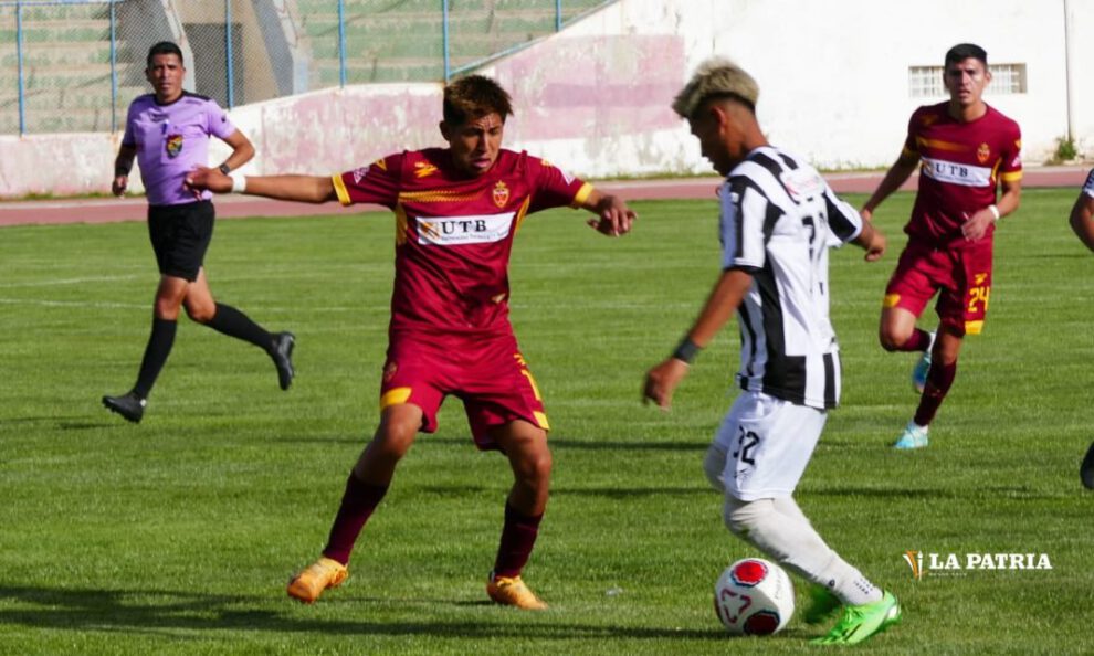 Semifinales del torneo de fútbol orureño entre CDT Real Oruro y Oruro Royal