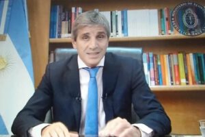 Devaluación del 50% anunciada por el nuevo ministro de Economía, Luis Caputo