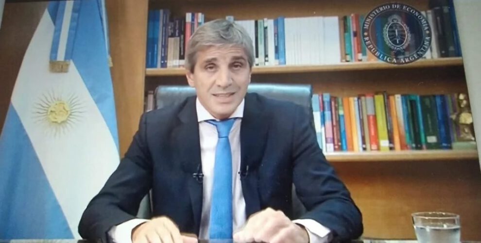 Devaluación del 50% anunciada por el nuevo ministro de Economía, Luis Caputo