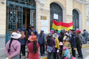 Comerciantes eventuales piden permiso para asentarse en áreas verdes
