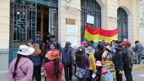Comerciantes eventuales piden permiso para asentarse en áreas verdes