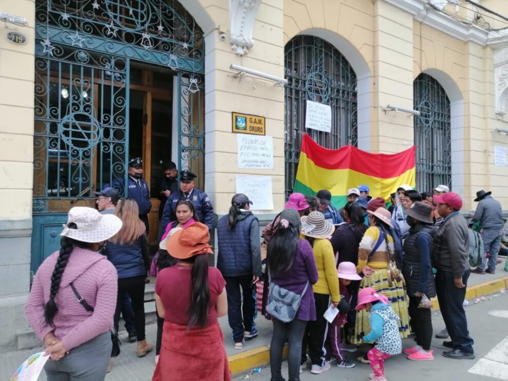 Comerciantes eventuales piden permiso para asentarse en áreas verdes