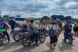 Bloqueo carretera Cochabamba-Santa Cruz por mototaxistas