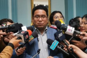 Contratos irregulares revelados por César Siles