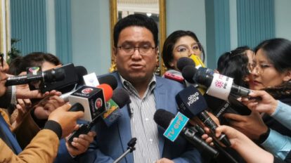 Contratos irregulares revelados por César Siles