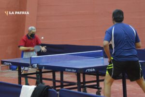 Torneo nacional Máster de tenis de mesa en Oruro