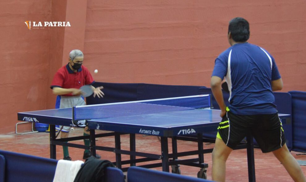 Torneo nacional Máster de tenis de mesa en Oruro