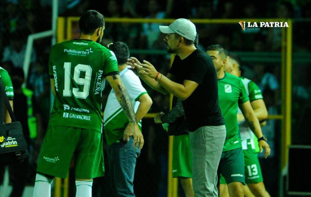 Rodrigo Venegas seguirá dirigiendo al equipo de Oriente Petrolero
