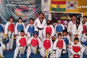 Niños y jóvenes participan en el seminario de Taekwondo Oruro