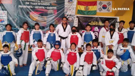 Niños y jóvenes participan en el seminario de Taekwondo Oruro