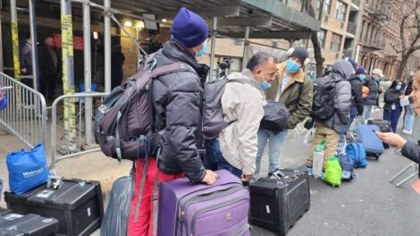 Crisis migratoria en Nueva York con migrantes venezolanos desalojados