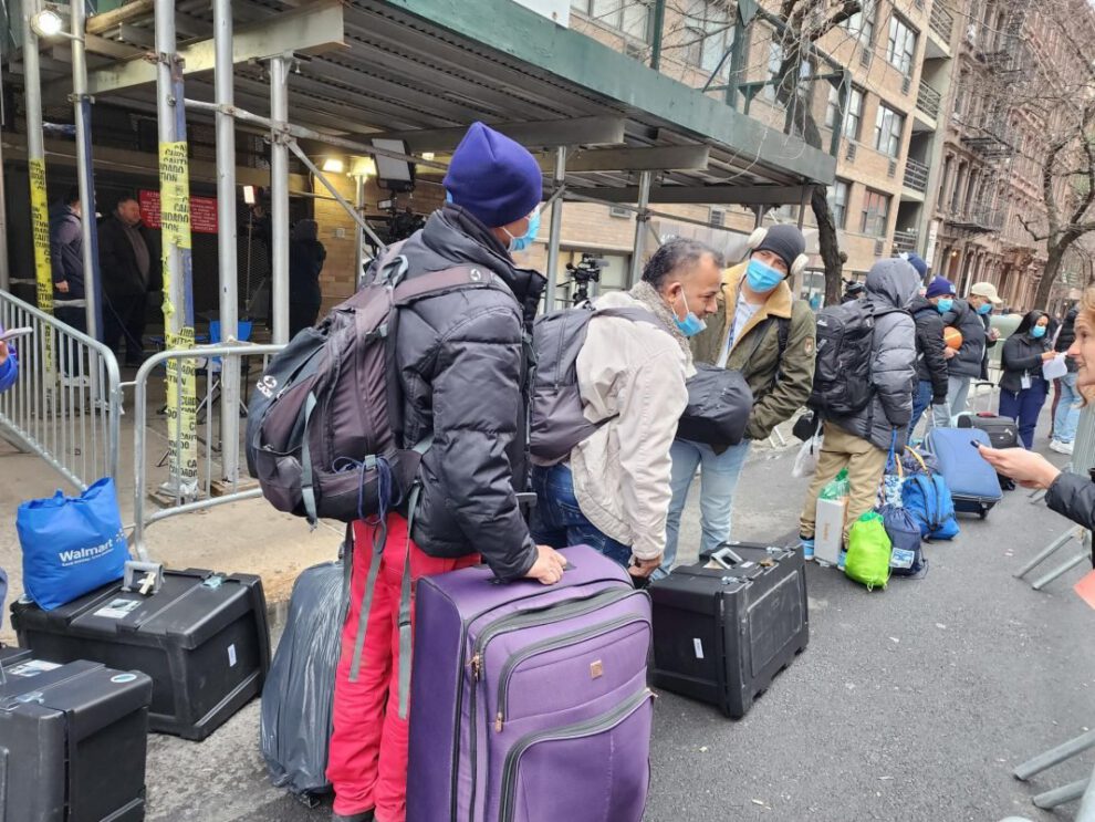 Crisis migratoria en Nueva York con migrantes venezolanos desalojados