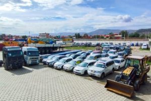 Decomiso de vehículos ilegales por la Aduana Nacional
