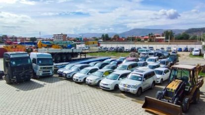 Decomiso de vehículos ilegales por la Aduana Nacional
