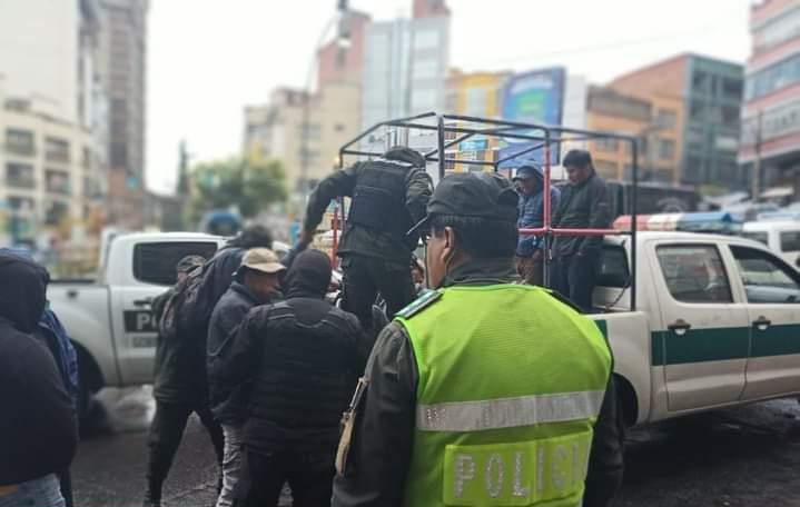 Operativo policial en La Paz