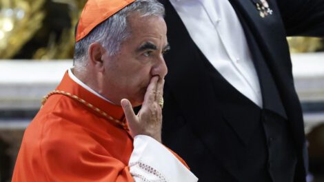 Cardenal Angelo Becciu condenado por escándalo financiero en el Vaticano
