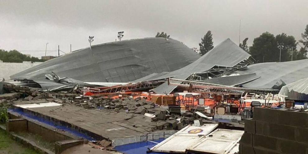 Derrumbe pabellón deportivo en Bahía Blanca