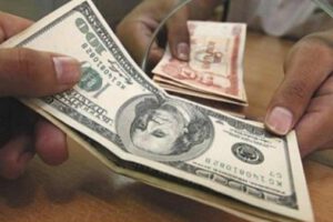 Escasez de dólares en Bolivia: Población enfrenta altos precios por recurrir a cambistas