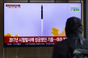 Corea del Norte lanza misil balístico intercontinental