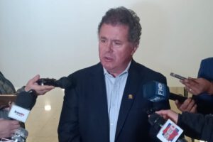 Ley de cesación de funciones propuesta por Miguel Roca