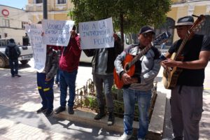 Bloqueo en Oruro por estudiantes de la EBIM