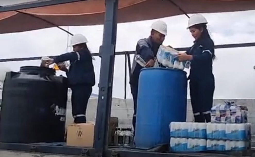 Aduana destruye bebidas alcohólicas incautadas por contrabando