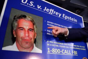 Vista de la ficha criminal del financiero estadounidense Jeffrey Epstein